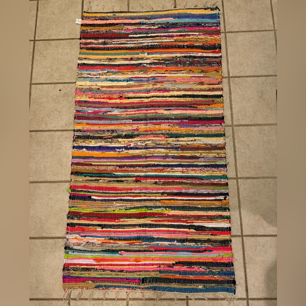 Handwoven Multicolor rainbow chindi Rag Rug w/ tassels at end 3x5 ft never used